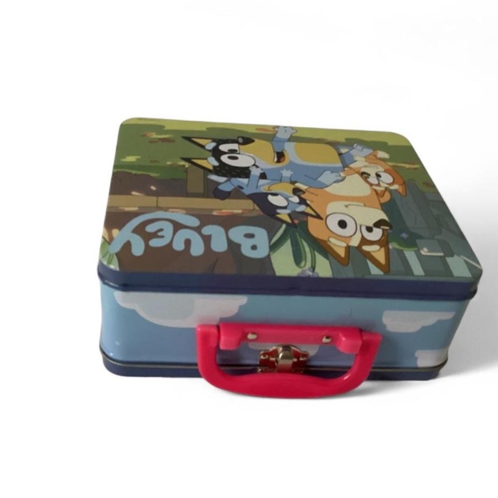 Bluey Metal Lunch Box with Red Handle and Puzzle inside - Picture 2 of 6